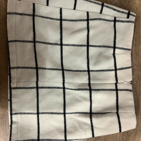 Lulu’s Plaid Cream Skirt - Picture 2 of 3